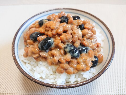 蒸し黒豆の納豆ご飯